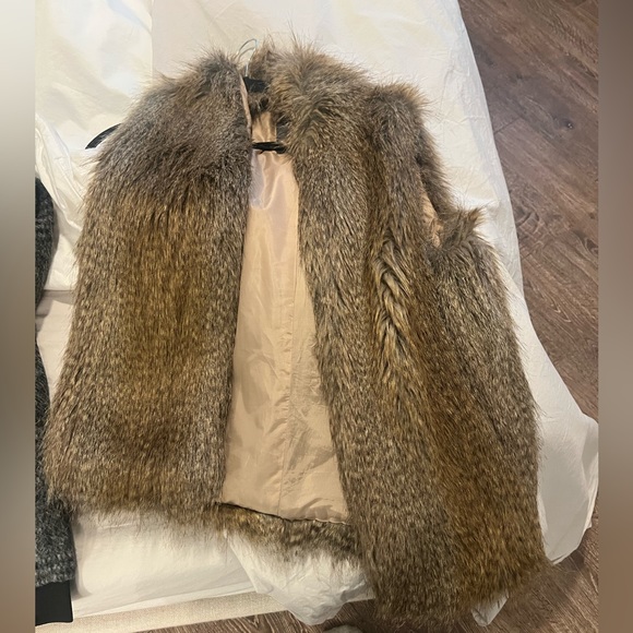 Vince Camuto Fur Vest - Picture 2 of 5